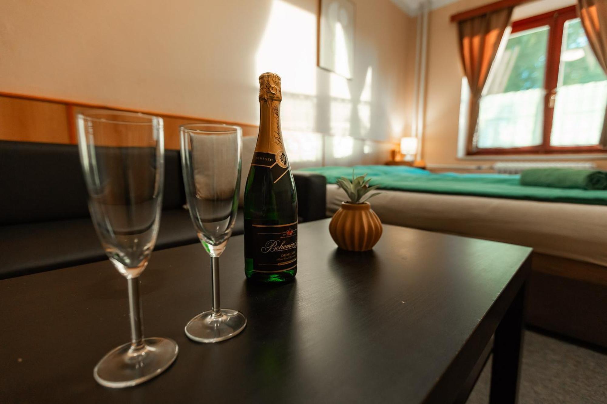 Hotel Rozkos Česká Skalice Ruang foto