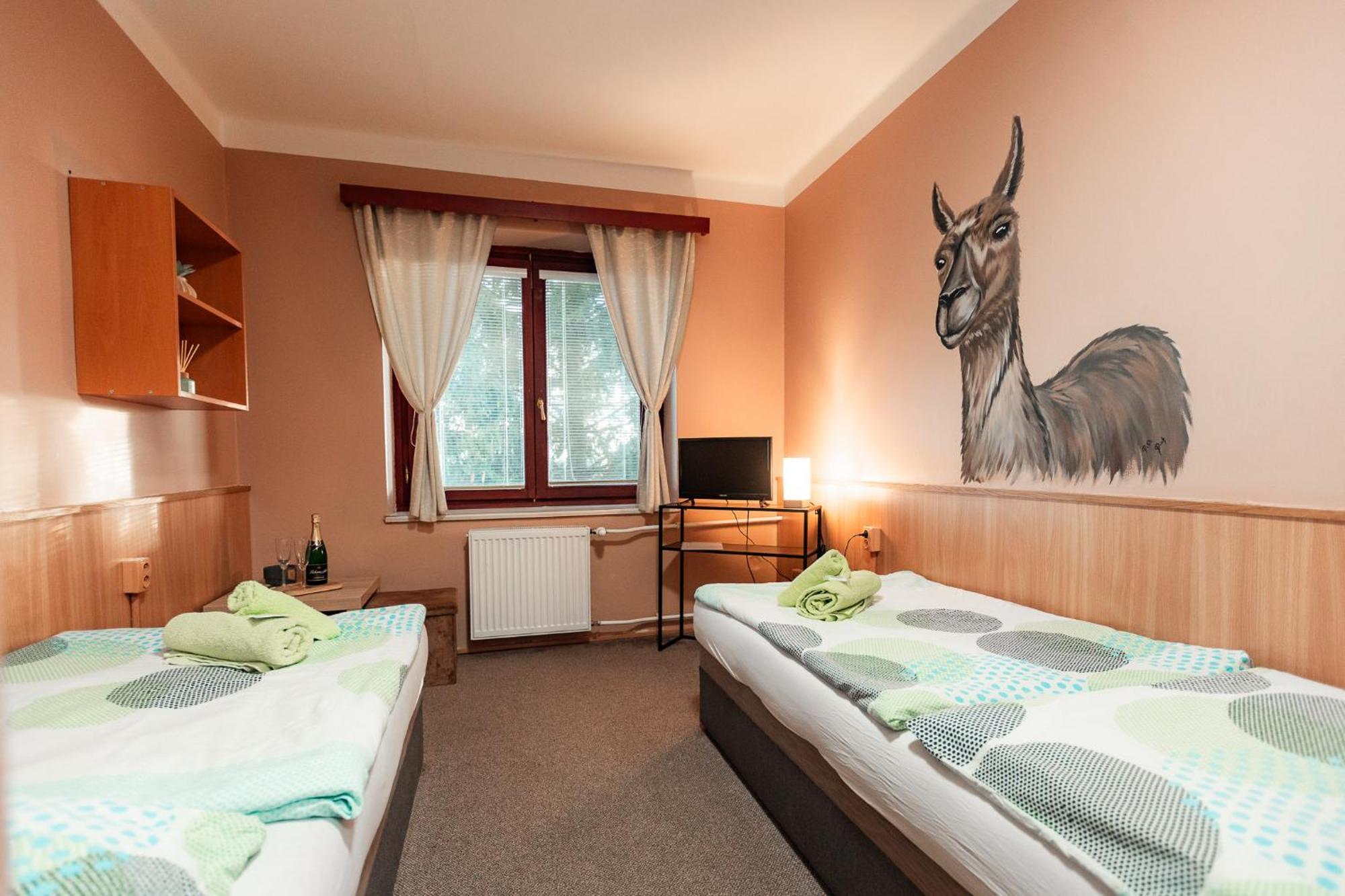 Hotel Rozkos Česká Skalice Bagian luar foto