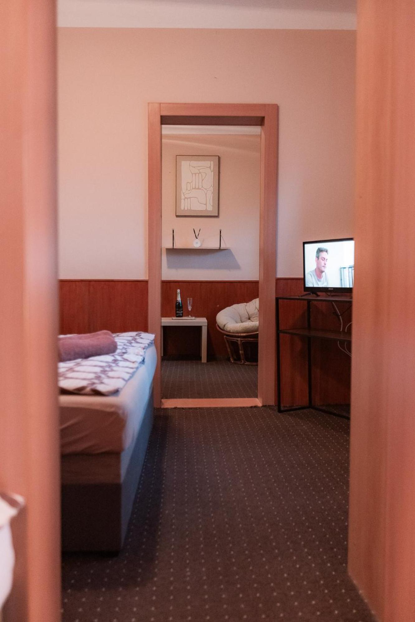 Hotel Rozkos Česká Skalice Ruang foto